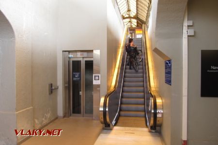 06.06.2018 – Saint-Louis: schodiště (eskalátor) pouze jedním směrem, klasické schodiště je na opačné straně © Dominik Havel