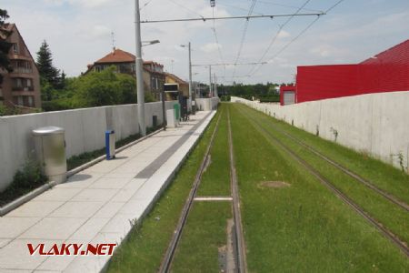 06.06.2018 – Saint-Louis: zatravněné těleso © Dominik Havel