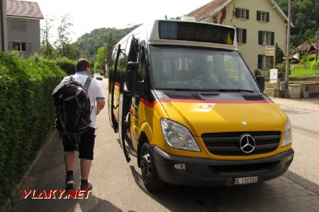 06.06.2018 – Kleinlützel, Garage: přestup z kloubového Citara do minibusu Mercedes © Dominik Havel