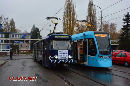 03.11.2018 - Ostrava, dílny Martinov: tramvaj Tatra K2R.P č. 802, Stadler Tango NF2 nOVA č. 1702 © Václav Vyskočil