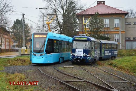 03.11.2018 - Ostrava-Martinov: tramvaj Tatra K2R.P č. 802, Stadler Tango NF2 nOVA č. 1703 © Václav Vyskočil