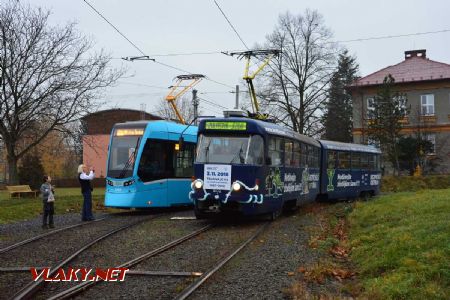 03.11.2018 - Ostrava-Martinov: tramvaj Tatra K2R.P č. 802, Stadler Tango NF2 nOVA č. 1703 © Václav Vyskočil