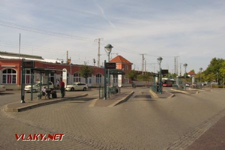 20.09.2018 – Cottbus: přednádraží s autobusovými zastávkami, na tramvaj se projdete © Dominik Havel