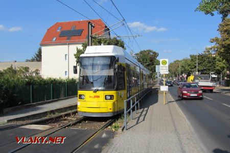 20.09.2018 – Berlín: obousměrná GT6N opouští zastávku Ledebourstraße © Dominik Havel