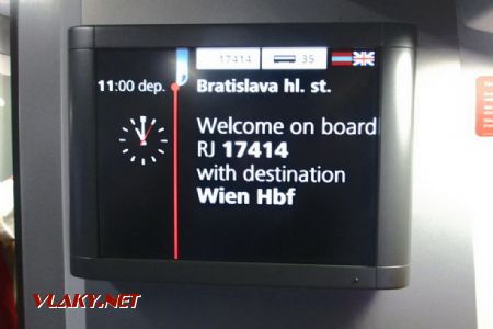 Bratislava hlavná stanica, pohľad na obrazovku pred odjazdom, 6.12.2018 © Juraj Földes