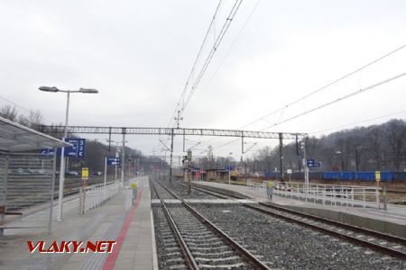 Kłodzko Główne, nově zrenovované nástupiště se zabezpečeným přechodem, 12.5.2018 © Jiří Mazal