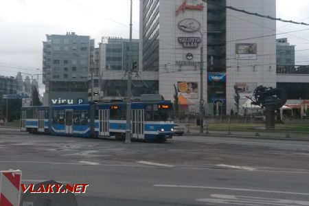 Tallinn: Tramvaj KT4 s vloženým nízkopodlažním článkem © Tomáš Kraus, 16.6.2016