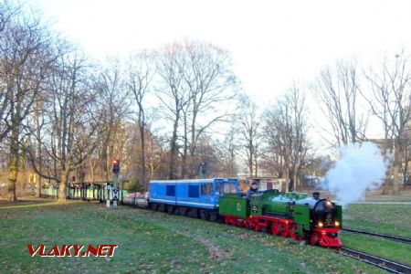 Drážďanská parková dráha, lokomotiva č. 1 Lisa spolu s EA02 během adventních jízd, 8.12.2018 © Jiří Mazal