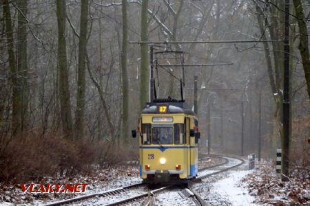 Rahnsdorf, Bahnhof, právě vjíždí tramvaj č.28 výrobce Gotha z r. 1959, 26.1.2019 © Jiří Mazal