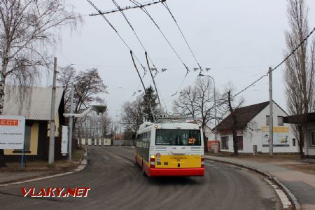 10.02.2019 - Hradec Králové, Slezské Př.-Cihelna: parciální trolejbus Škoda 30Tr č. 30 linky 27 odjíždí k odstavnému stanovišti © PhDr. Zbyněk Zlinský