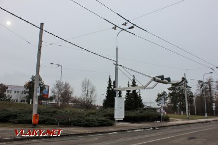 10.02.2019 - Hradec Králové, Slezské Př.-Cihelna: rychlonabíjecí stanice elektrobusů u výstupního stanoviště © PhDr. Zbyněk Zlinský