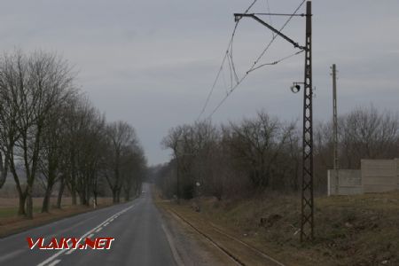 Úsek trati do Lutomierska mimo zástavbu, 24. 2. 2019 © Libor Peltan