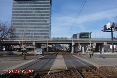 23.02.2019 - Bratislava, Petržalka, Černyševského - husto obostavaná železničná trať z Prístavného mostu do petržalskej stanice © Juraj Földes