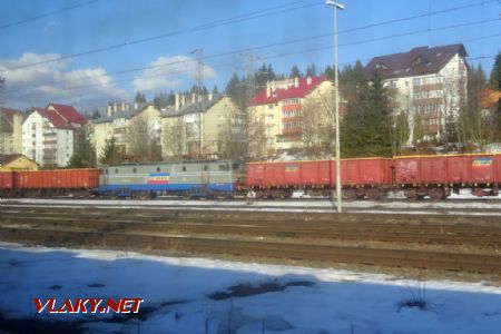 Přípřežní lokomotiva je řazena uprostřed vlaku, 9.3.2019 © Jiří Mazal