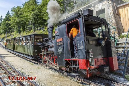 Nostalgický vlak bude jazdiť (za prirážku) aj tento rok cez letné nedele. Zdroj: webshop.noevag.at