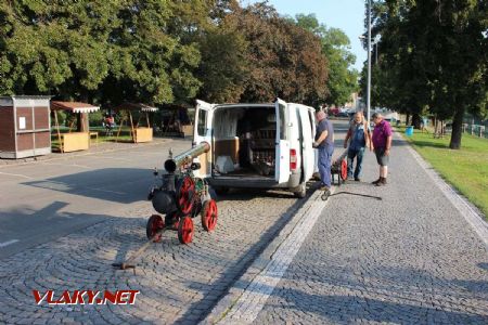 31.08.2019 - Hradec Králové, Smetanovo nábř.: první vystavovatelé © PhDr. Zbyněk Zlinský