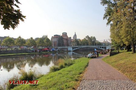 31.08.2019 - Hradec Králové, Smetanovo nábř.: přípravy v sekci modelů i protější sekci hasičské © PhDr. Zbyněk Zlinský