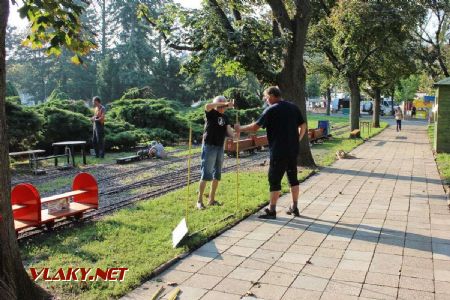 31.08.2019 - Hradec Králové, Smetanovo nábř.: ''stavební'' ruch na nástupišti Dětské železnice © PhDr. Zbyněk Zlinský