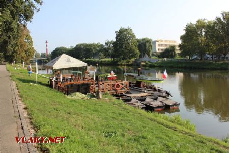 31.08.2019 - Hradec Králové, Smetanovo nábř.: parníky ''Hradec'' a ''Primátor Ulrich'' u hlavního přístaviště © PhDr. Zbyněk Zlinský