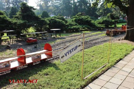 31.08.2019 - Hradec Králové, Smetanovo nábř.: výstupiště Dětské železnice © PhDr. Zbyněk Zlinský