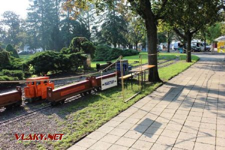 31.08.2019 - Hradec Králové, Smetanovo nábř.: nástupiště Dětské železnice s pokladnou © PhDr. Zbyněk Zlinský