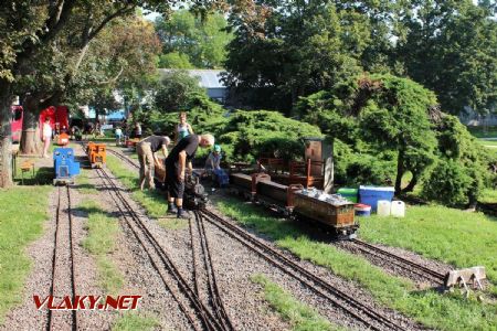 31.08.2019 - Hradec Králové, Smetanovo nábř.: přípravy na nádražíčku Dětské železnice nabírají na obrátkách © PhDr. Zbyněk Zlinský