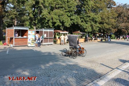 31.08.2019 - Hradec Králové, Smetanovo nábř.: volná replika první Fordovy čtyřkolky zvané Horseless se předvádí v pohybu © PhDr. Zbyněk Zlinský