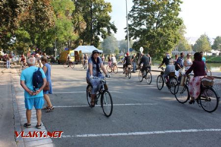 31.08.2019 - Hradec Králové, Smetanovo nábř.: Veteran Velociped Club Žízeň a Hlad (VVC ŽAH) na prezentační jízdě © PhDr. Zbyněk Zlinský