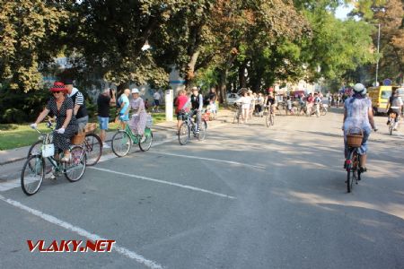 31.08.2019 - Hradec Králové, Smetanovo nábř.: Veteran Velociped Club Žízeň a Hlad (VVC ŽAH) na prezentační jízdě © PhDr. Zbyněk Zlinský