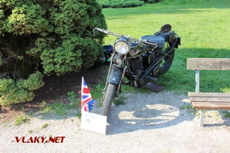 31.08.2019 - Hradec Králové, Smetanovo nábř.: anglický motocykl Ariel 550 ccm SV z roku 1929 © PhDr. Zbyněk Zlinský
