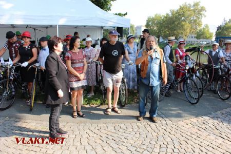 31.08.2019 - Hradec Králové, Smetanovo nábř.: hovoří předseda Královéhradeckého spolku přátel parních strojů Ladislav Šedivý © PhDr. Zbyněk Zlinský