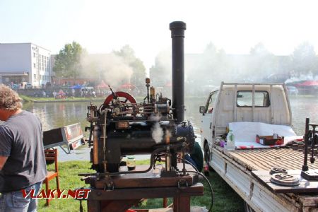 31.08.2019 - Hradec Králové, Smetanovo nábř.: mašinka malá, ale šikovná © PhDr. Zbyněk Zlinský