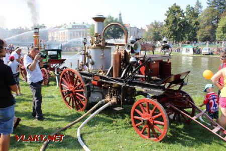 31.08.2019 - Hradec Králové, Eliščino nábř.: semilská parní stříkačka od firmy R.A.Smékal z roku 1904 © PhDr. Zbyněk Zlinský