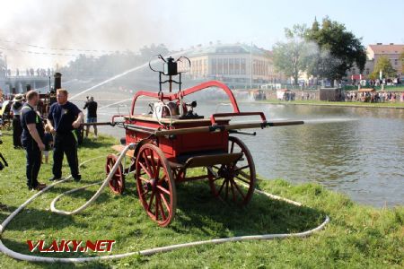 31.08.2019 - Hradec Králové, Eliščino nábř.: ruční stříkačka SDH Nepasice © PhDr. Zbyněk Zlinský