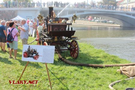 31.08.2019 - Hradec Králové, Eliščino nábř.: parní stříkačka SDH Netolice z roku 1909 © PhDr. Zbyněk Zlinský