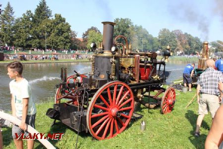 31.08.2019 - Hradec Králové, Eliščino nábř.: parní stříkačka SDH Netolice z roku 1909 © PhDr. Zbyněk Zlinský