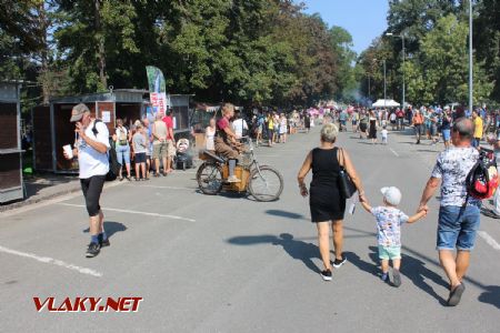 31.08.2019 - Hradec Králové, Smetanovo nábř.: replika parního motocyklu Roper z roku 1894 tu není poprvé © PhDr. Zbyněk Zlinský