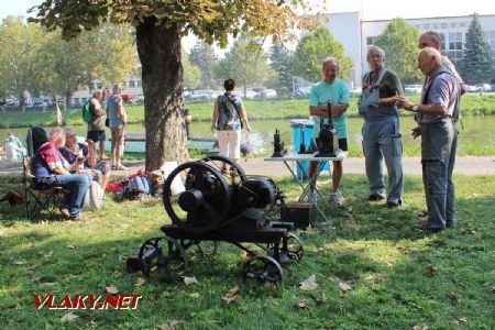 31.08.2019 - Hradec Králové, Smetanovo nábř.: momentka ze sekce stabilních motorů © PhDr. Zbyněk Zlinský