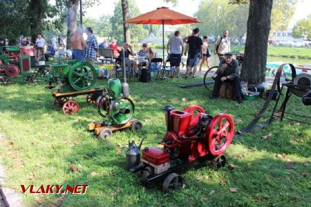 31.08.2019 - Hradec Králové, Smetanovo nábř.: momentka ze sekce stabilních motorů © PhDr. Zbyněk Zlinský