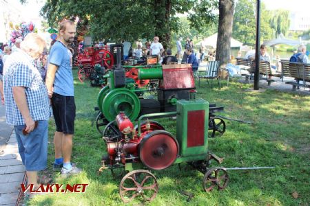 31.08.2019 - Hradec Králové, Smetanovo nábř.: momentka ze sekce stabilních motorů © PhDr. Zbyněk Zlinský