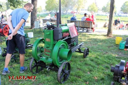 31.08.2019 - Hradec Králové, Smetanovo nábř.: momentka ze sekce stabilních motorů © PhDr. Zbyněk Zlinský