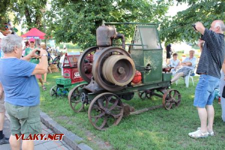 31.08.2019 - Hradec Králové, Smetanovo nábř.: momentka ze sekce stabilních motorů © PhDr. Zbyněk Zlinský