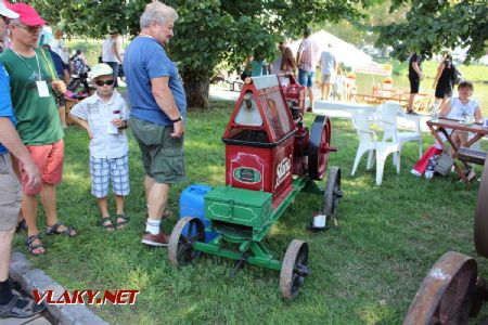 31.08.2019 - Hradec Králové, Smetanovo nábř.: momentka ze sekce stabilních motorů © PhDr. Zbyněk Zlinský