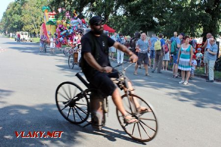 31.08.2019 - Hradec Králové, Smetanovo nábř.: třetí známý parní motocykl © PhDr. Zbyněk Zlinský