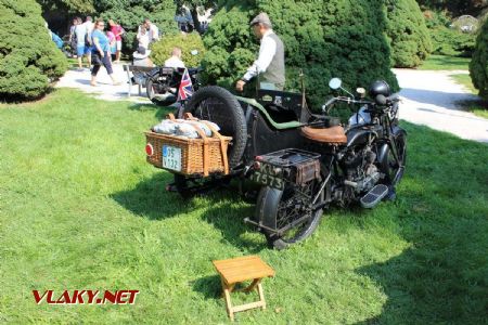 31.08.2019 - Hradec Králové, Smetanovo nábř.: motocykl AJS E1 800 ccm De Luxe z roku 1925 © PhDr. Zbyněk Zlinský