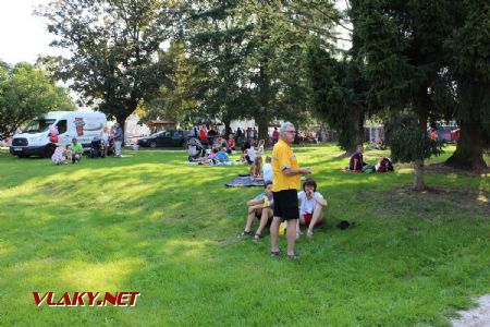 31.08.2019 - Hradec Králové, Smetanovo nábř.: parková úprava láká k odpočinku © PhDr. Zbyněk Zlinský