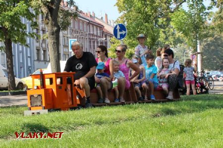 31.08.2019 - Hradec Králové, Smetanovo nábř.: místní lokomotiva č. 2 ''JeJe'' na spoji pro veřejnost © PhDr. Zbyněk Zlinský