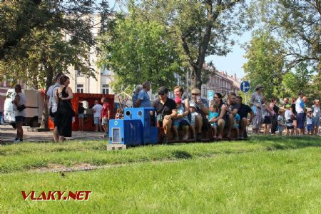 31.08.2019 - Hradec Králové, Smetanovo nábř.: místní lokomotiva č. 1 ''Mobydick'' s veřejným vlakem © PhDr. Zbyněk Zlinský