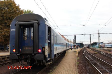 08.10.2019 - Hradec Králové, hl.n.: jedenáctivozová souprava Ex 10041 Hradec Králové hl.n. – Graz Ostbf–Messe u 2. nástupiště © PhDr. Zbyněk Zlinský