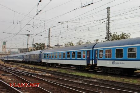 08.10.2019 - Hradec Králové, hl.n.: souprava Ex 10041 Hradec Králové hl.n. – Graz Ostbf–Messe opouští výchozí stanici © PhDr. Zbyněk Zlinský